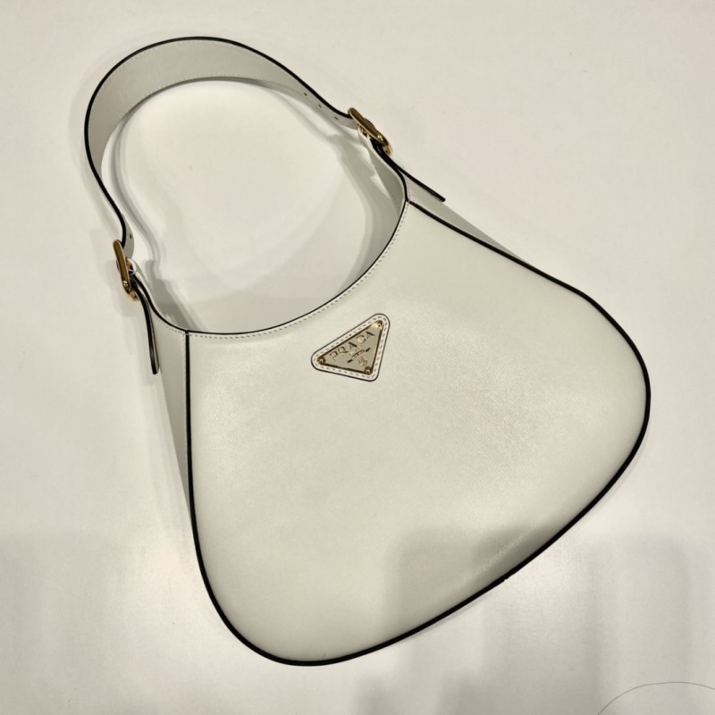 Pra*a cleo bags